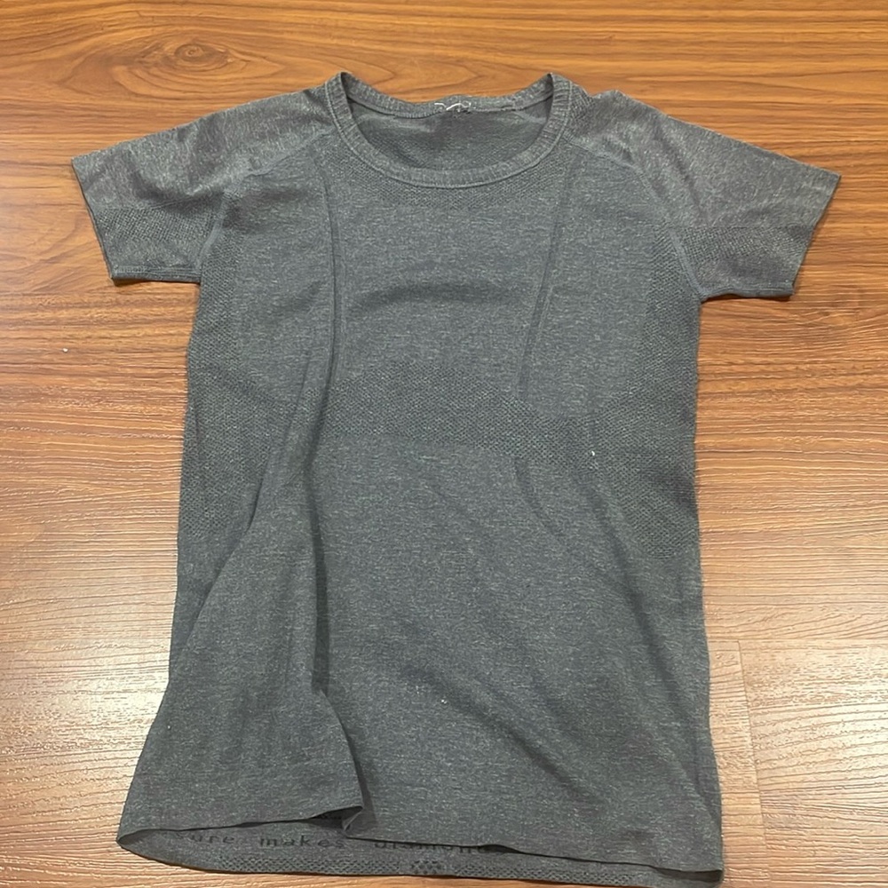 Grey Lululemon swiftly tech size 2